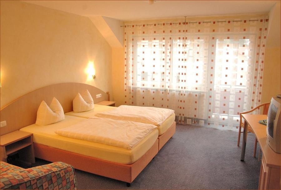 Hotel Gasthaus Gruner Baum Werbach Pokoj fotografie